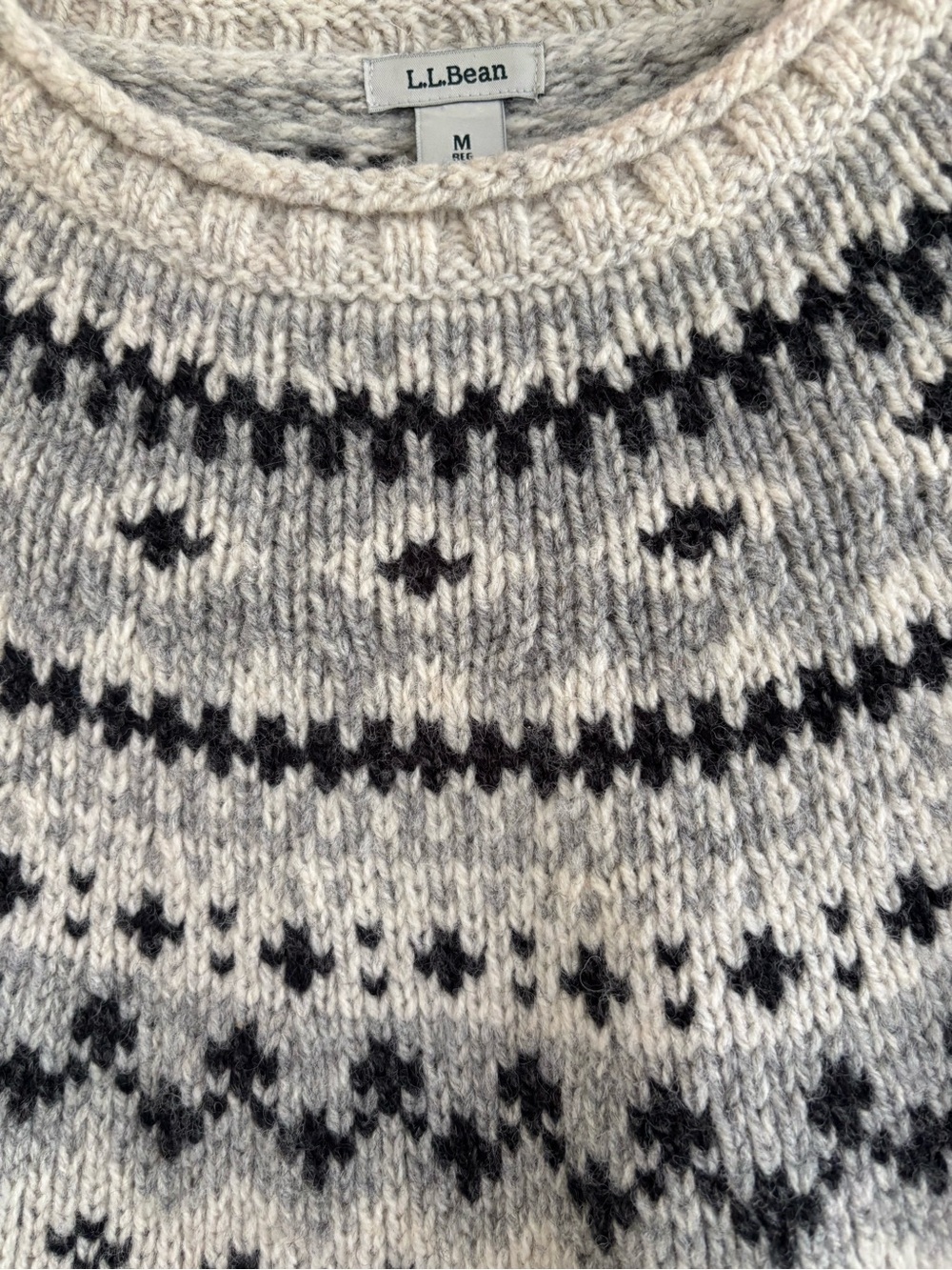 L.L. Bean Fair Isle Heather Gray and Cream Nordic Yoke Wool Crewneck Sweater M - Picture 7 of 16